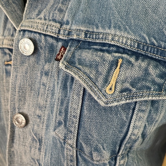 Levi’s Classic Denim Jacket - Medium - Picture 6 of 8